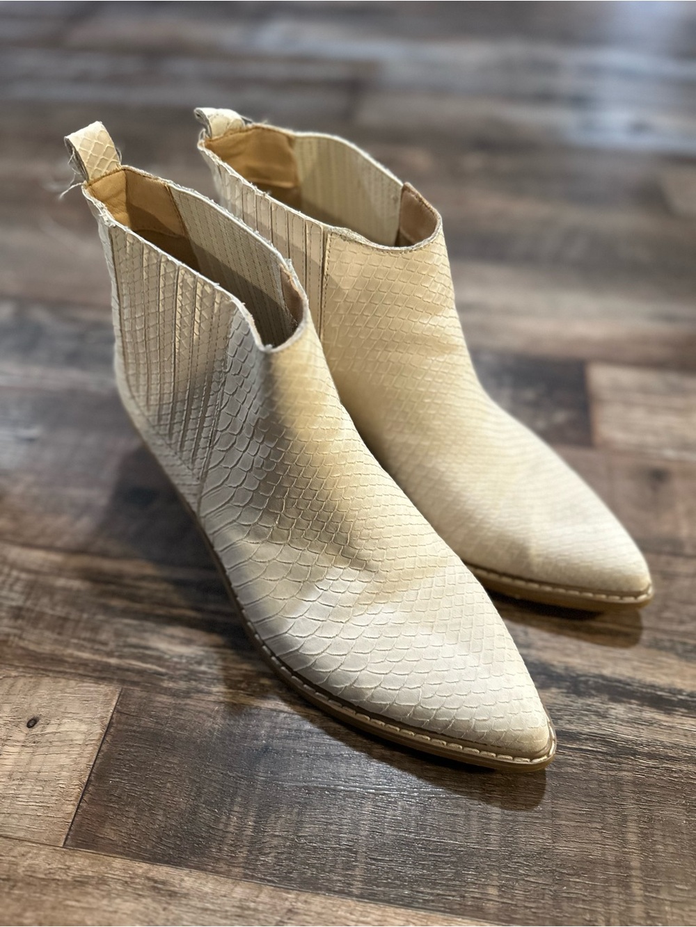 Mi.iM Cream Textured Pointed-Toe Ankle Booties